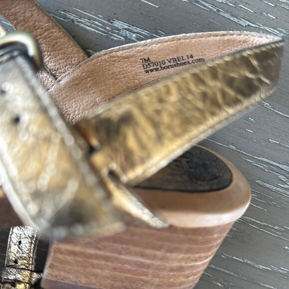 Born Metallic Gold Leather Strappy Sandals Mid Block Heel Casual Women’s Size 7M - Picture 10 of 12